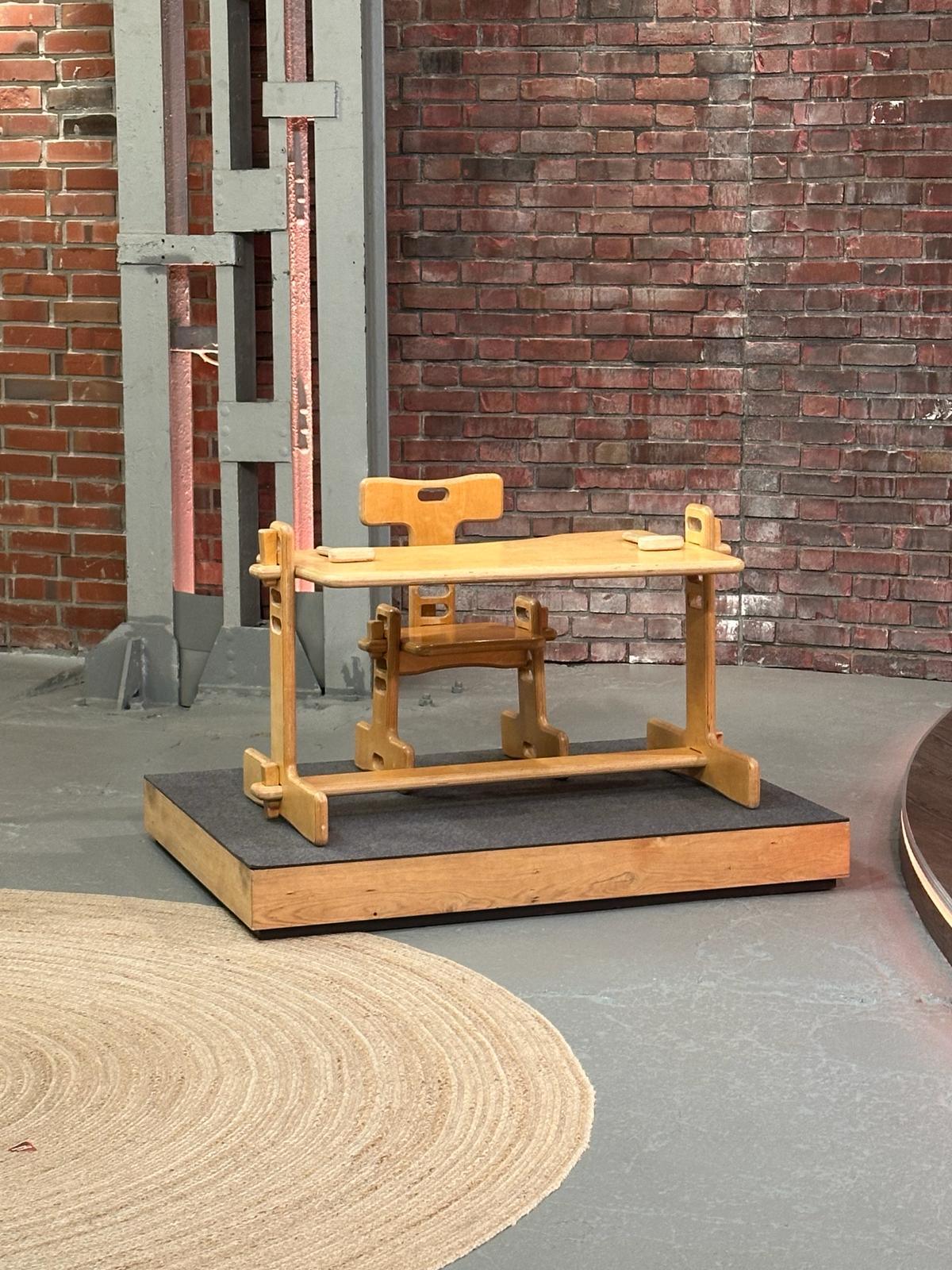 Alter Kinderschreibtisch mit Stuhl aus Bares für Rares - Werkstattfürschönes