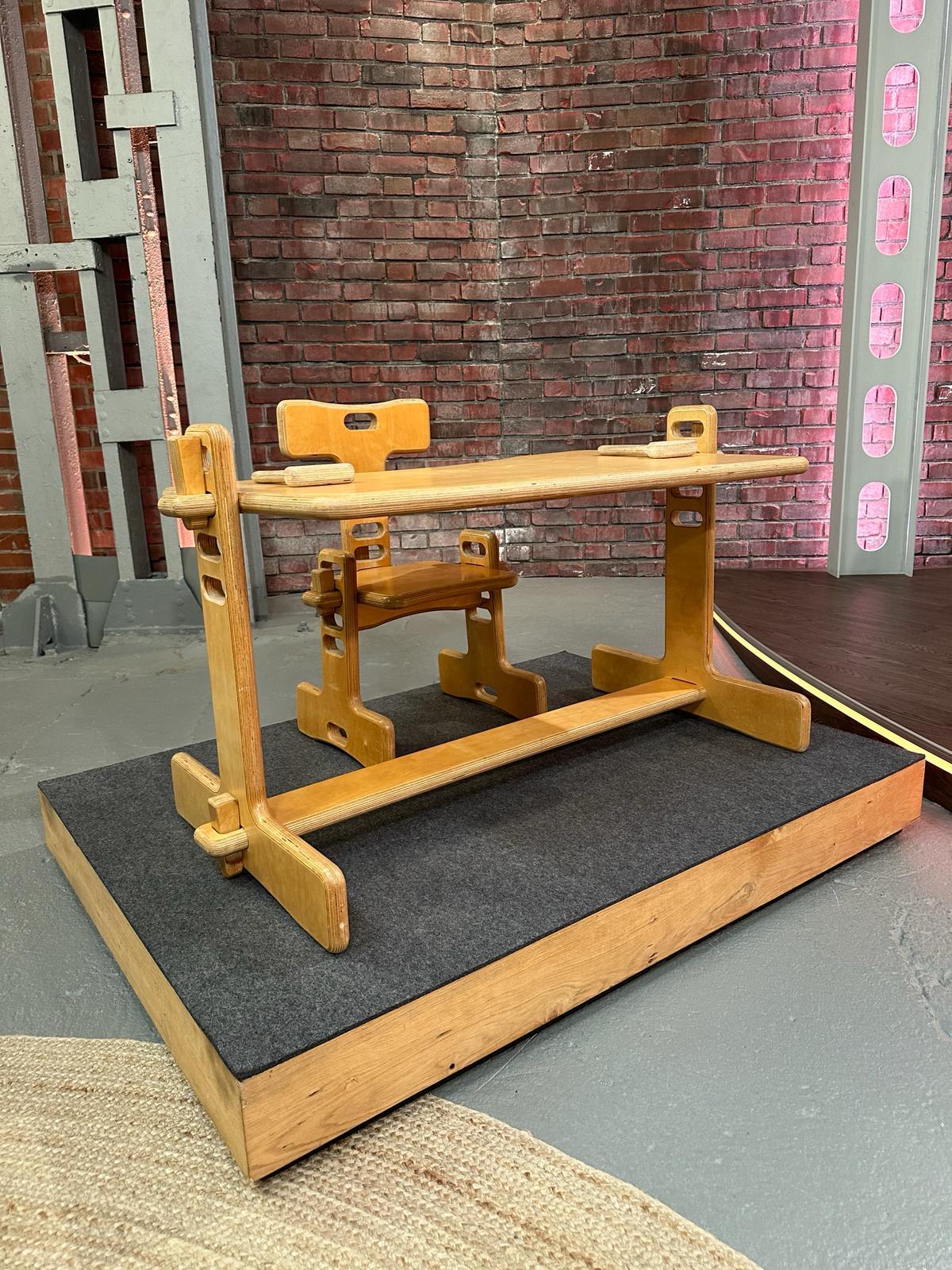 Alter Kinderschreibtisch mit Stuhl aus Bares für Rares - Werkstattfürschönes