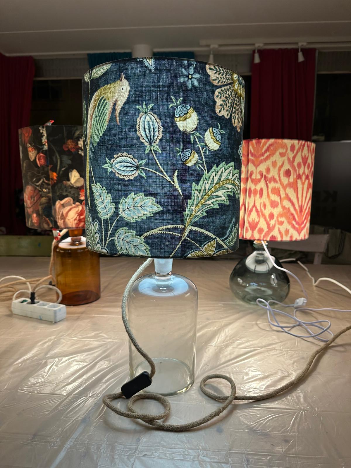 Fr., 06. Februar 2026: Lampenschirme anfertigen & Tischleuchten kreieren - 17-21 Uhr - Frankfurt