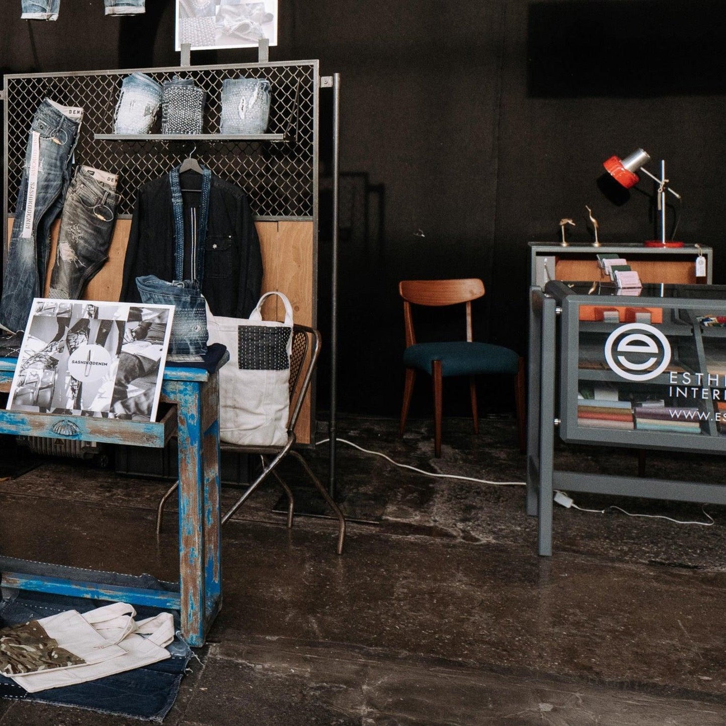 70er Jahre Vitrine als Mustertheke oder Counter für Messen - Werkstattfürschönes