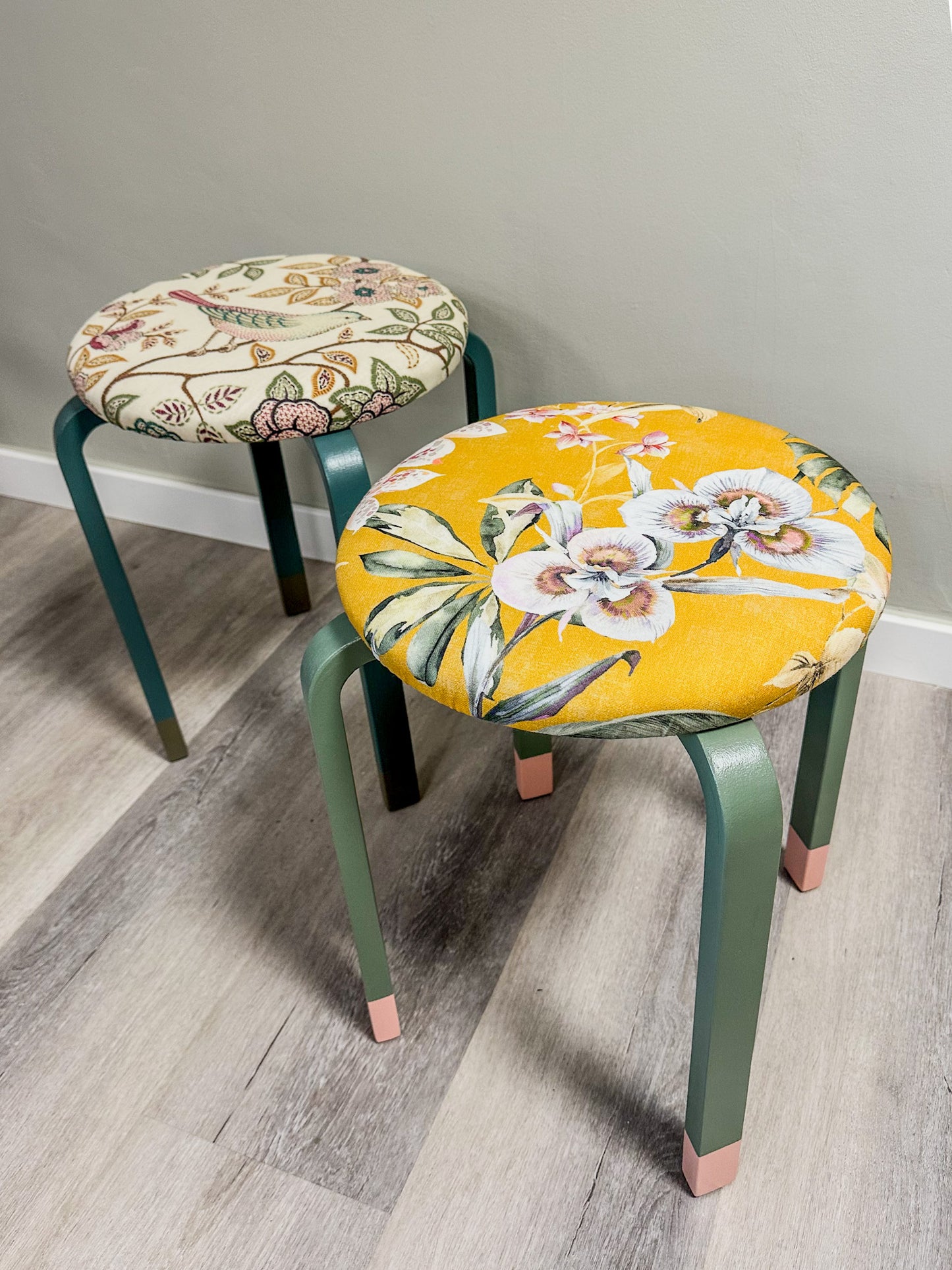 Polsterhocker "NANNI" mit Dip-Dye-Detail