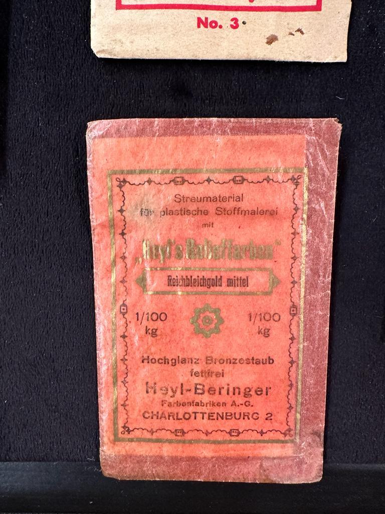 Antikes Oberflächenveredelungs-Set von 1910 aus Blattgold, Lackbronze, Bronzestaub - aus Bares für Rares 2024 - Werkstattfürschönes