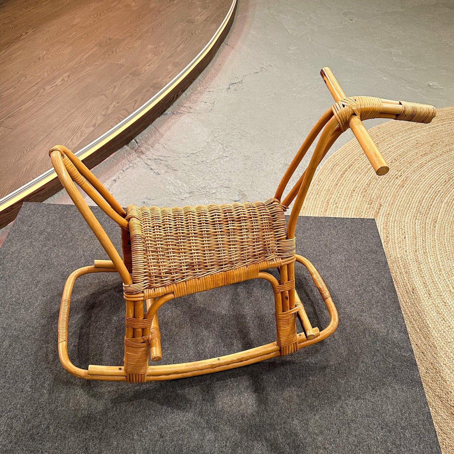 Schaukelpferd verm. Designer Franco Albini, Rattan, 1970er Jahre - aus Bares für Rares 2023 - Werkstattfürschönes