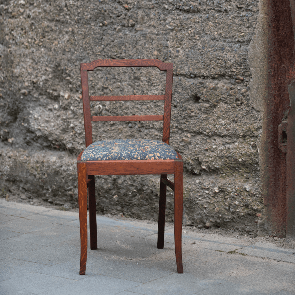 Eichenstuhl mit Streublumen - Werkstattfürschönes