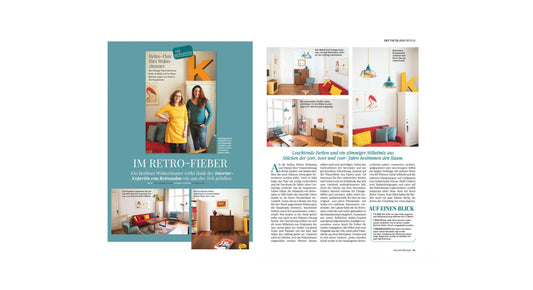 Retro-inspiriertes Wohnzimmer mit bunten Vintage-Möbeln, modernem Design und kreativer Deko.