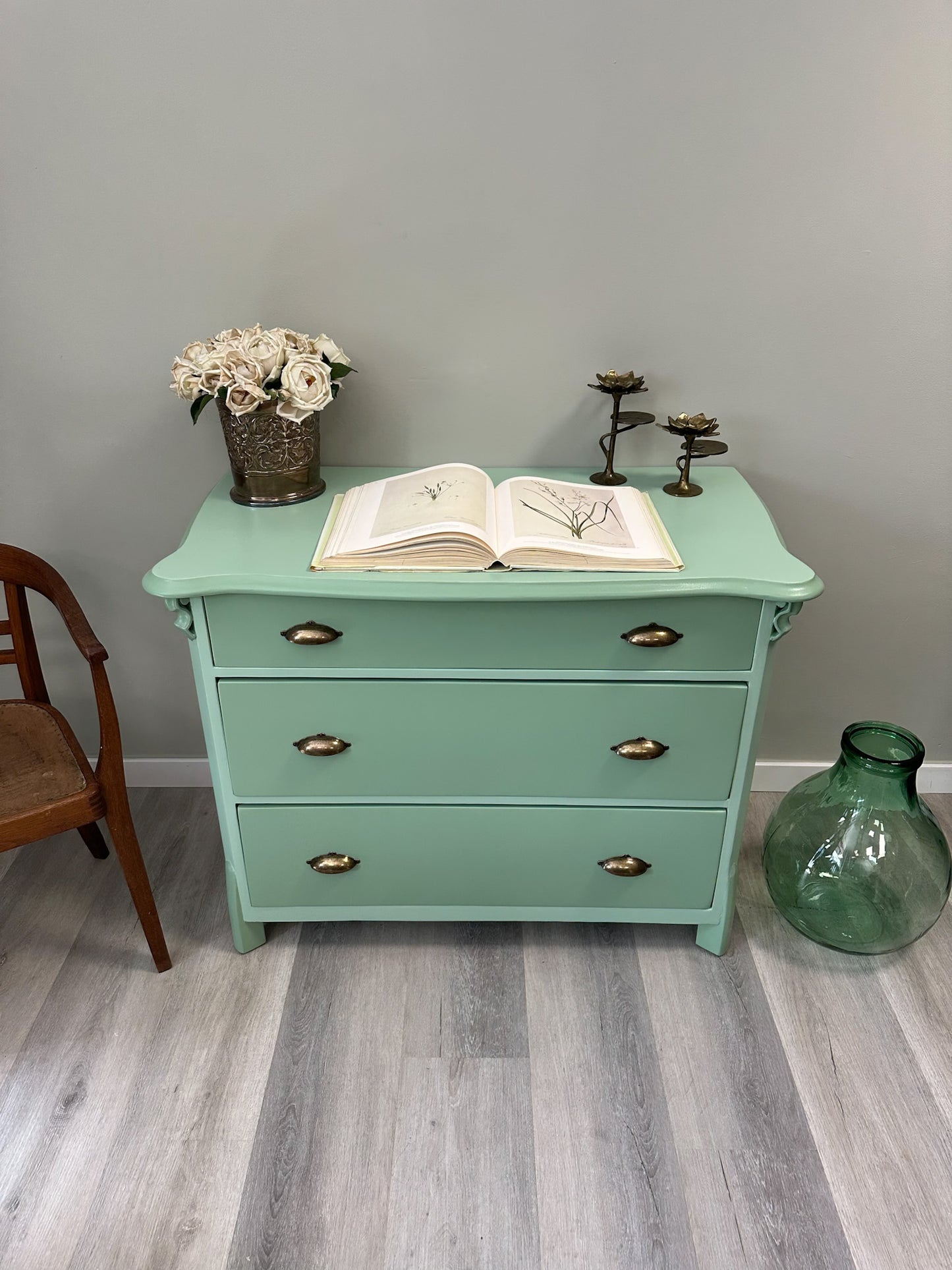 Gründerzeit-Kommode "AURELIA" im Salbei-Makeover