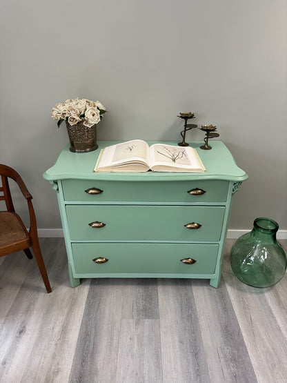 Gründerzeit-Kommode "AURELIA" im Salbei-Makeover