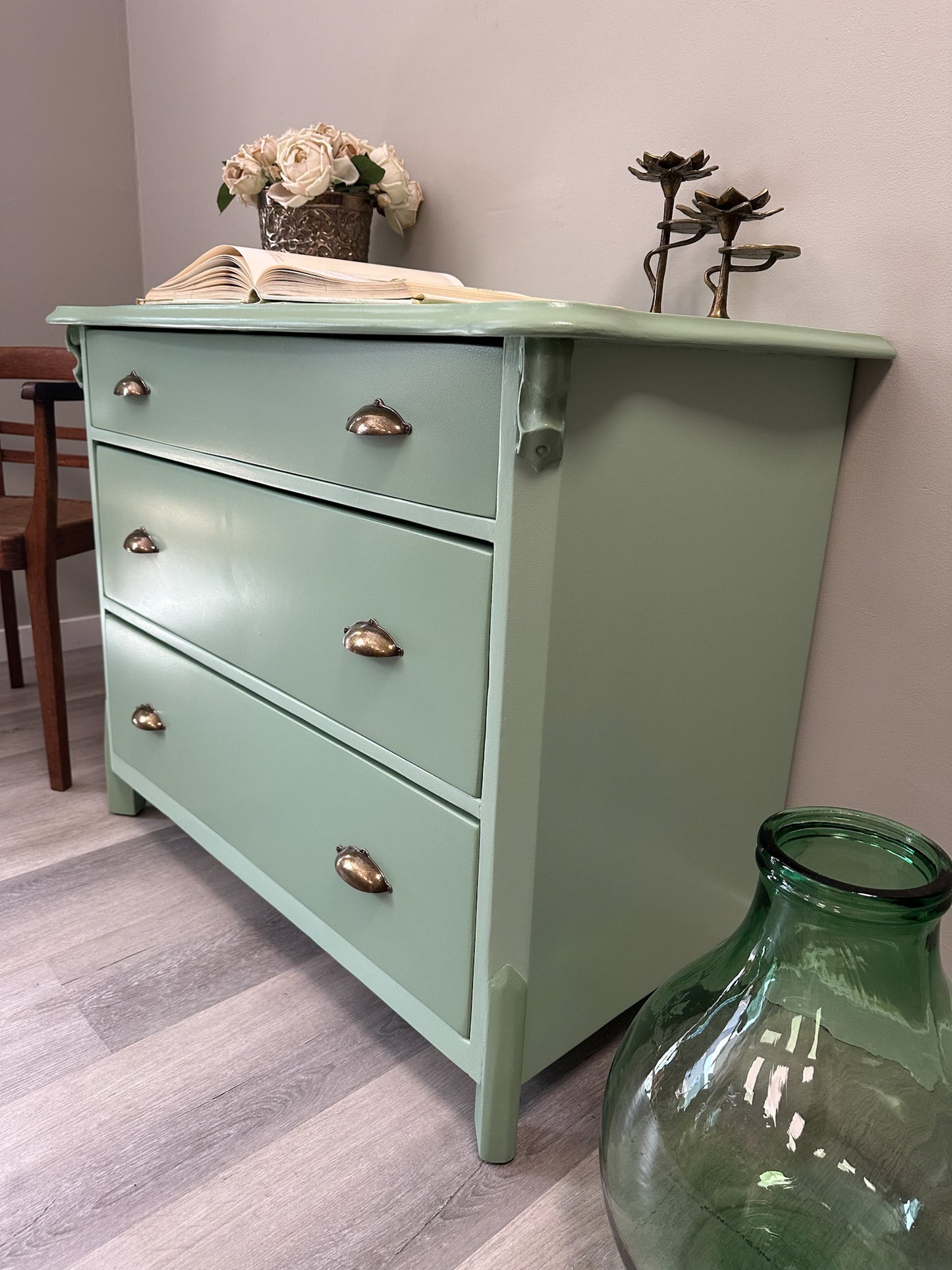 Gründerzeit-Kommode "AURELIA" im Salbei-Makeover