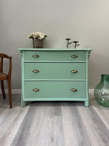 Gründerzeit-Kommode "AURELIA" im Salbei-Makeover