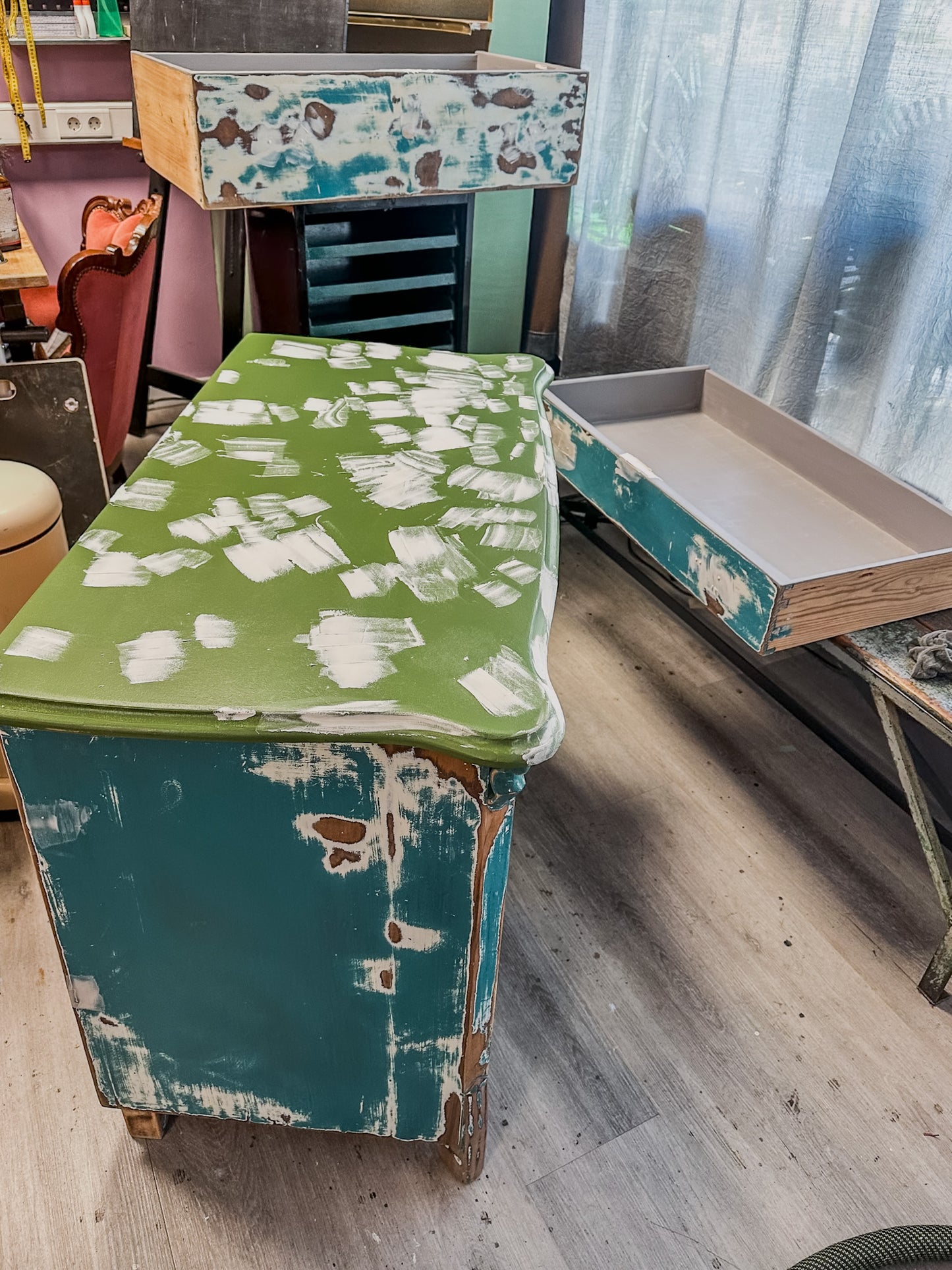 Gründerzeit-Kommode "AURELIA" im Salbei-Makeover