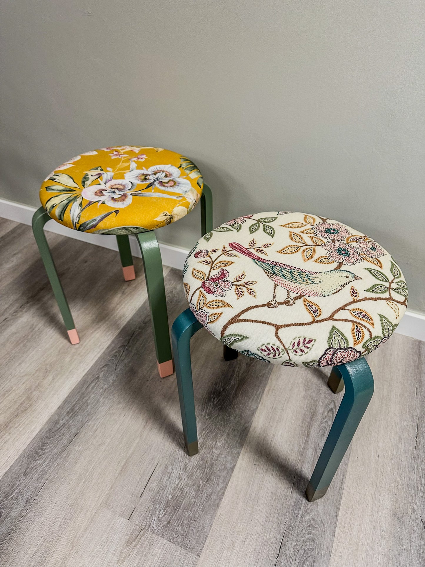 Polsterhocker "NANNI" mit Dip-Dye-Detail