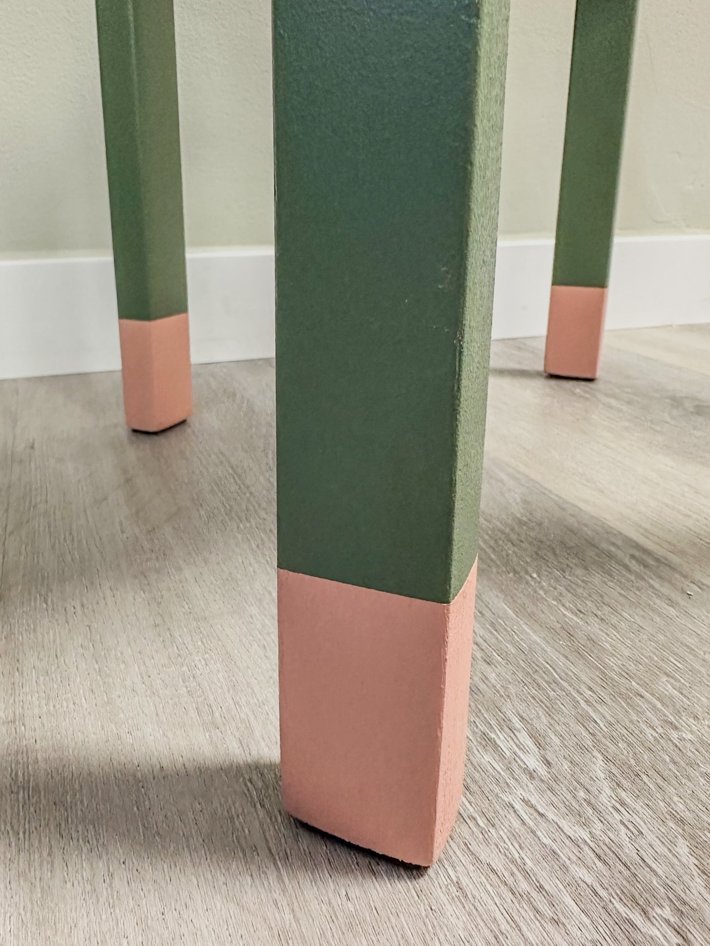 Polsterhocker "HANNI" mit Dip-Dye-Detail