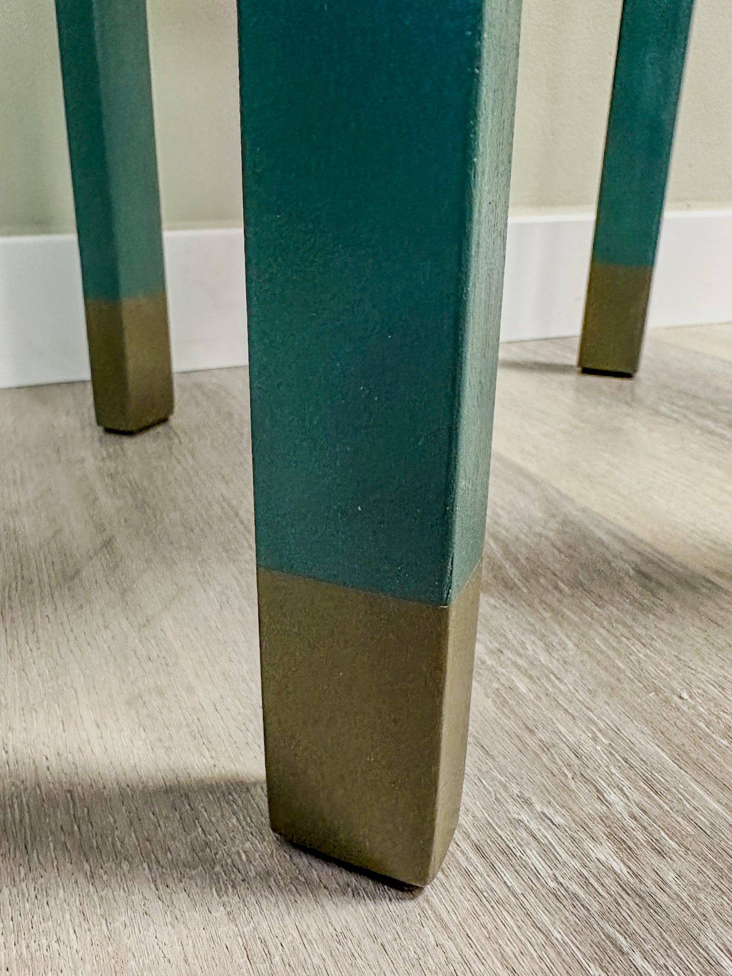 Polsterhocker "NANNI" mit Dip-Dye-Detail
