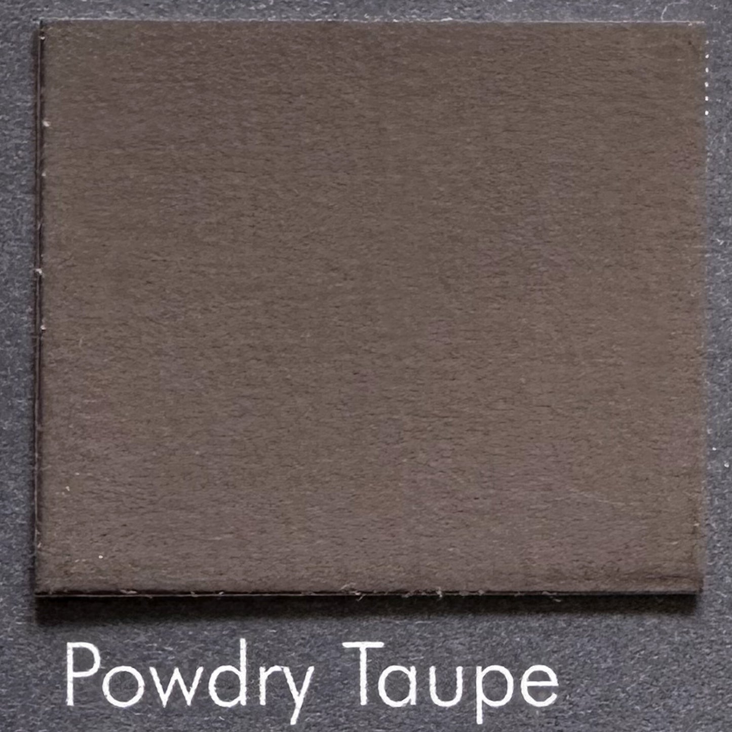 Powdry Taupe – Pudriges Braungrau