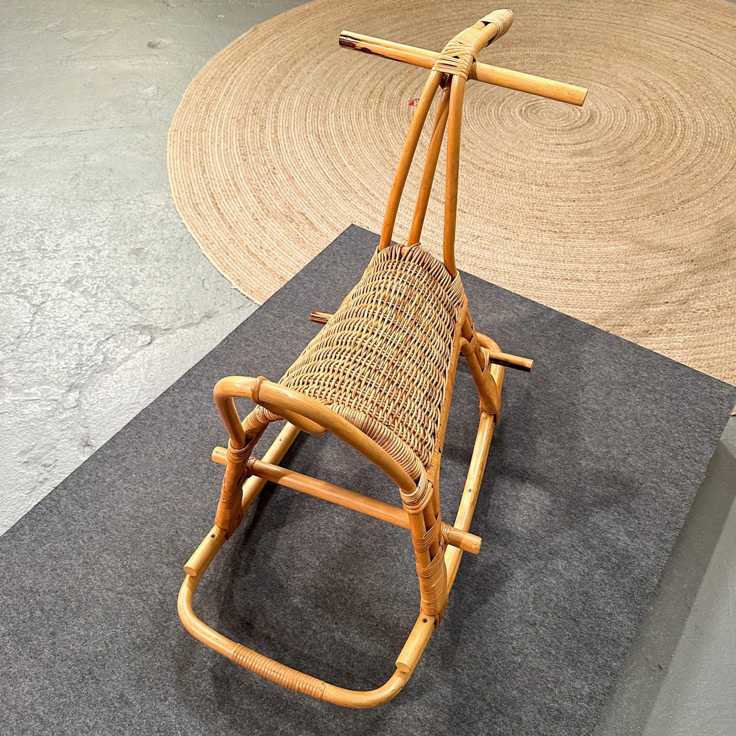 Schaukelpferd verm. Designer Franco Albini, Rattan, 1970er Jahre - aus Bares für Rares 2023 - Esther-Ollick.shop