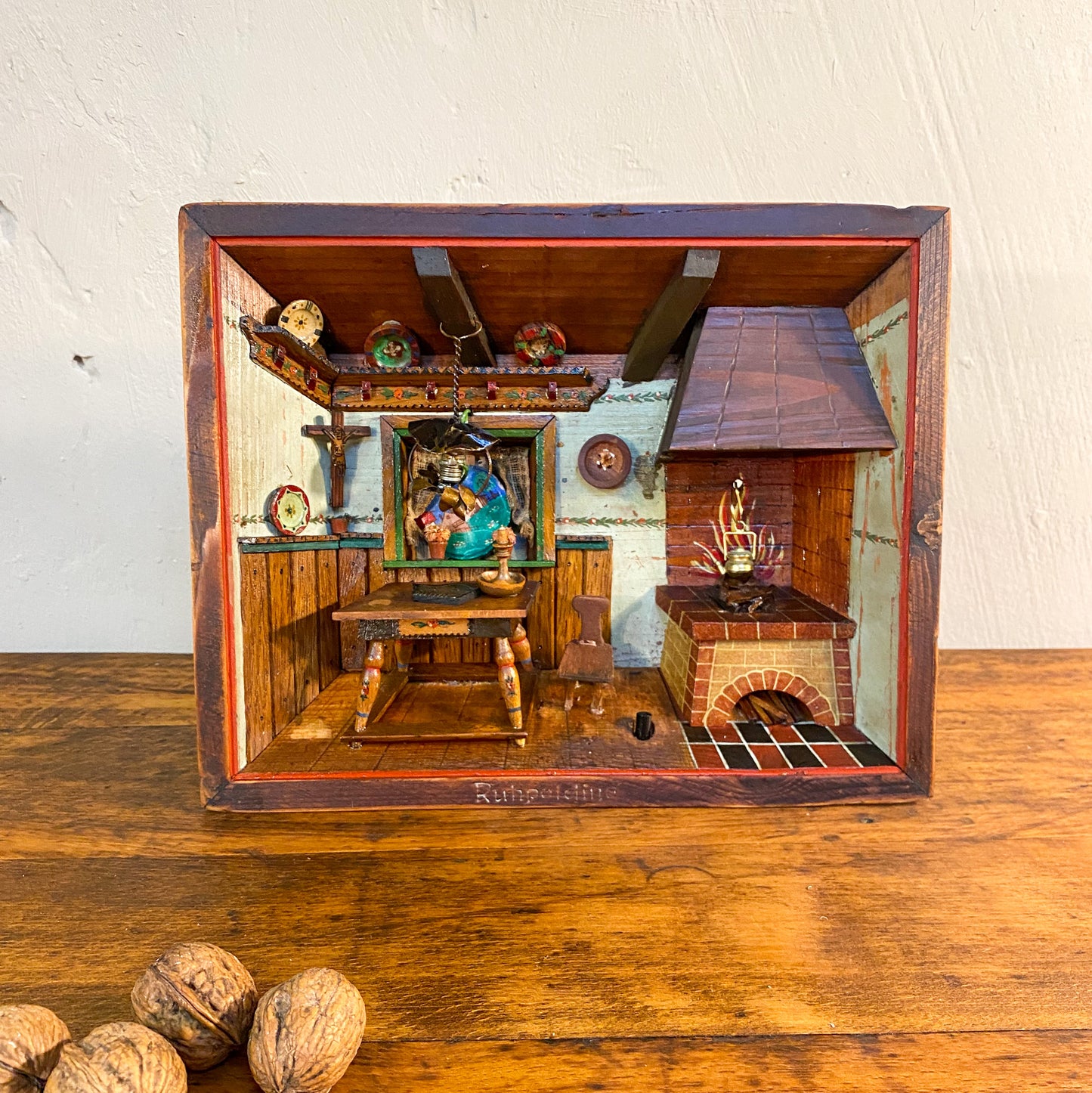 Antikes Diorama "Ruhpolding" Kastenbild Bauernstube mit Interieur, um 1900 - Esther-Ollick.shop